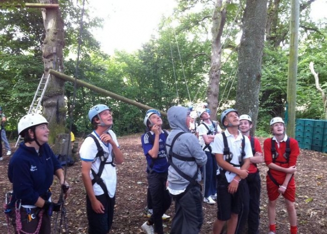  Pistas de soga alta para grupos escolares 